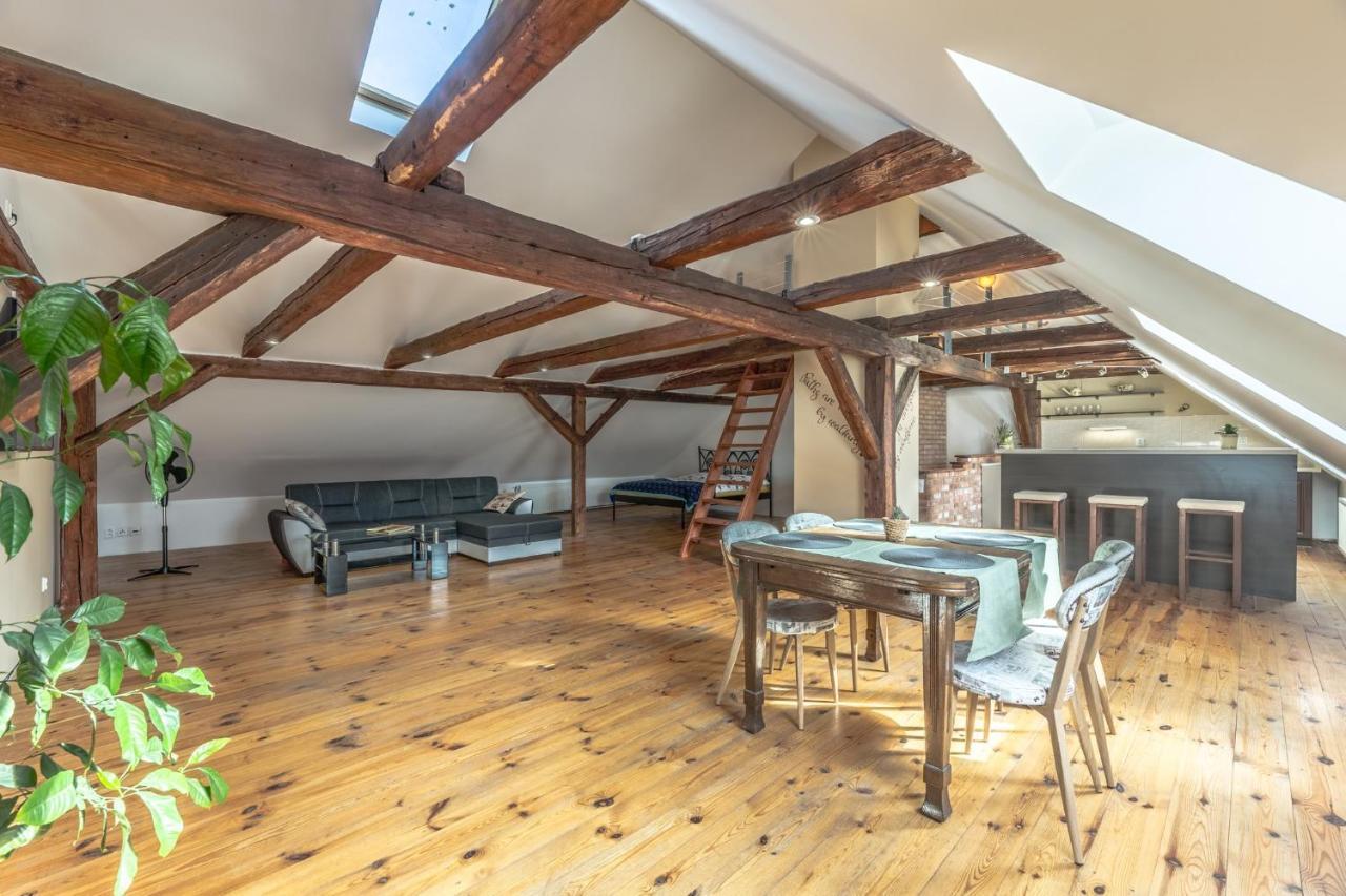 Ubytovani Na Namesti Nove Mesto pod Smrkem Exteriör bild