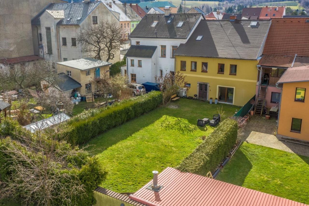Ubytovani Na Namesti Nove Mesto pod Smrkem Exteriör bild