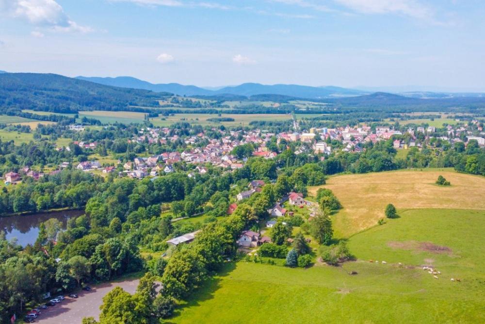Ubytovani Na Namesti Nove Mesto pod Smrkem Exteriör bild